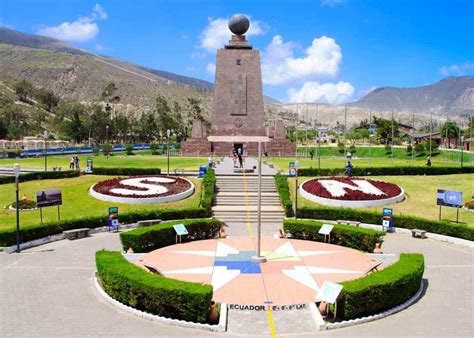 famous landmarks in ecuador